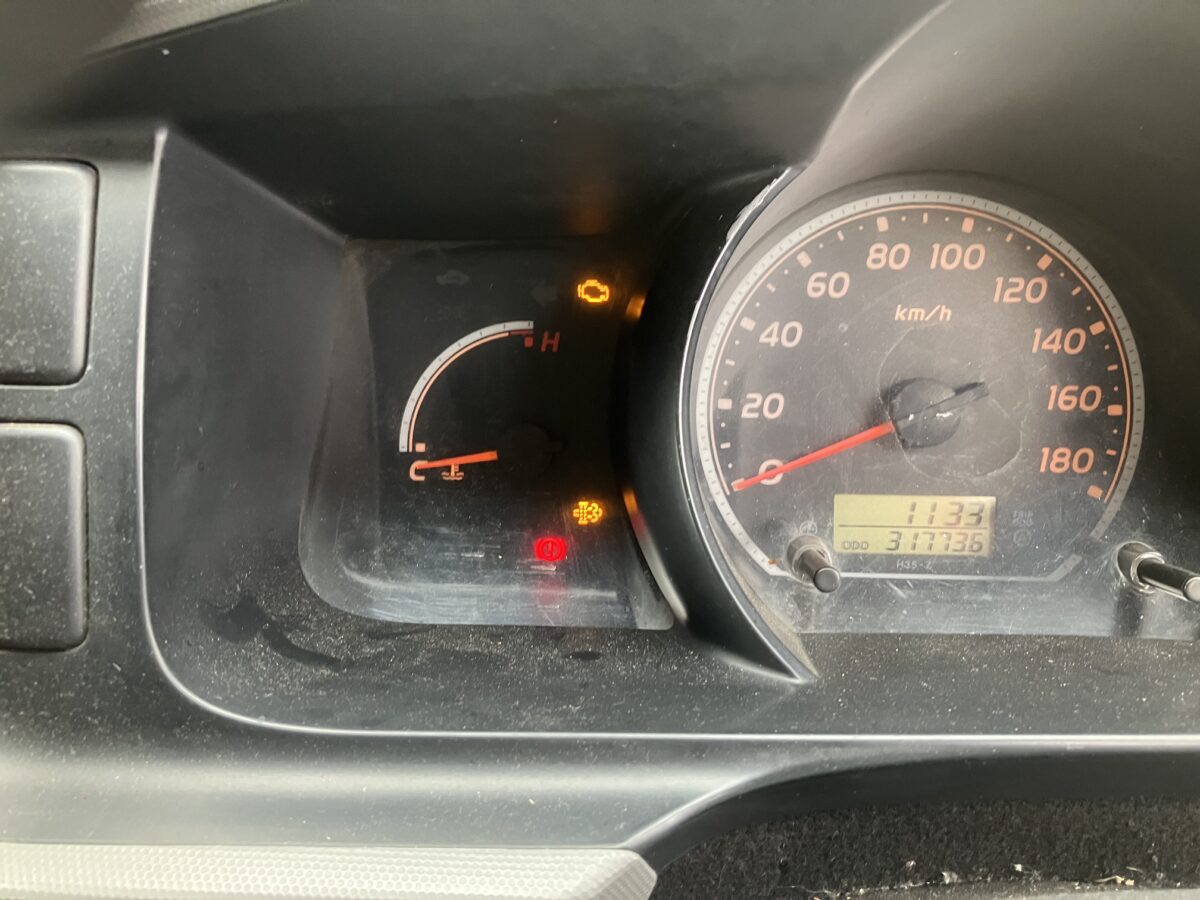 ハイエース DPFスイッチがない車両にDPFスイッチを簡単取付け